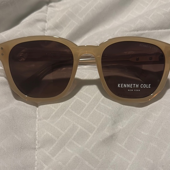 Kenneth Cole Tan Sunglasses - Picture 1 of 3
